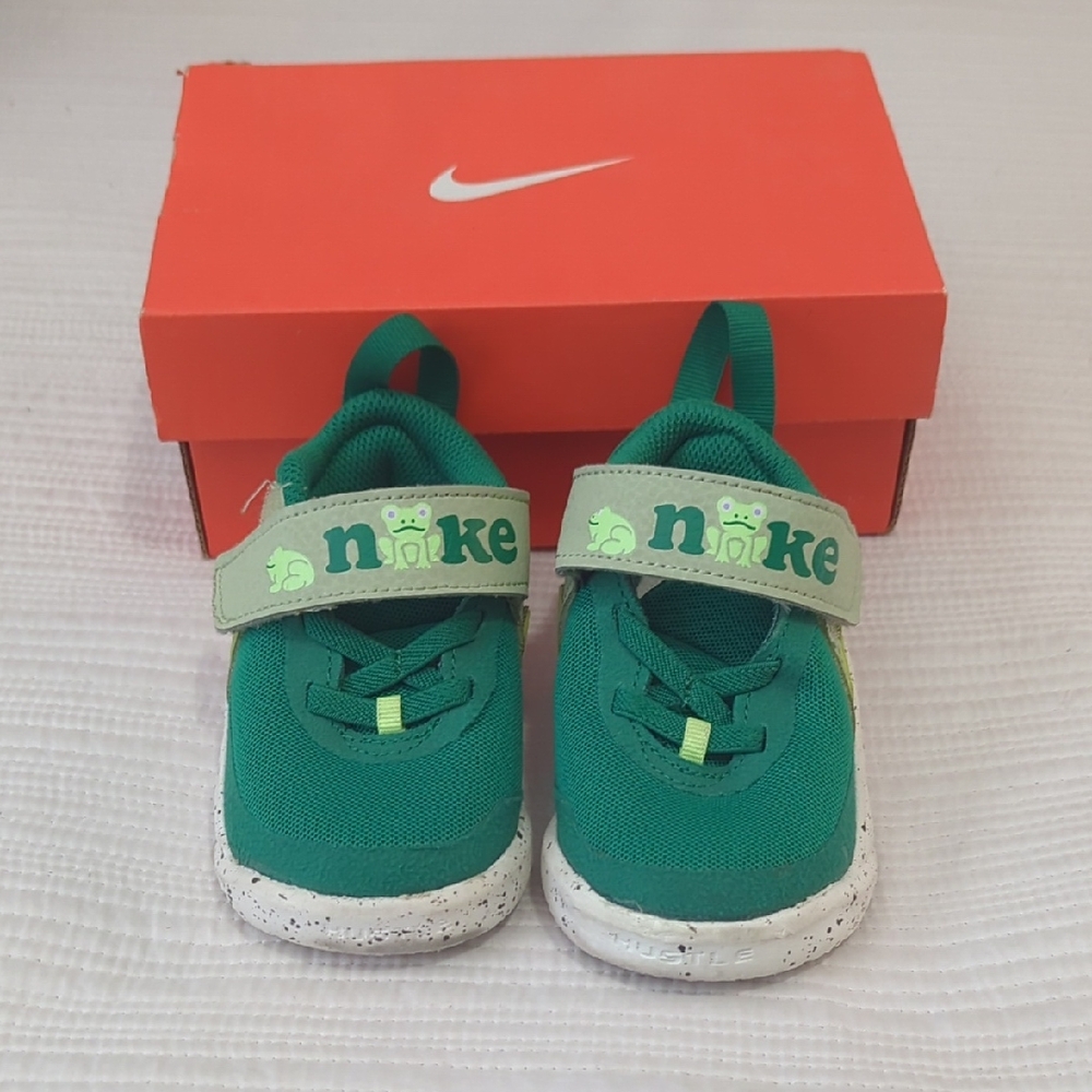 Nike Kids Green Sneakers with Fun Strap